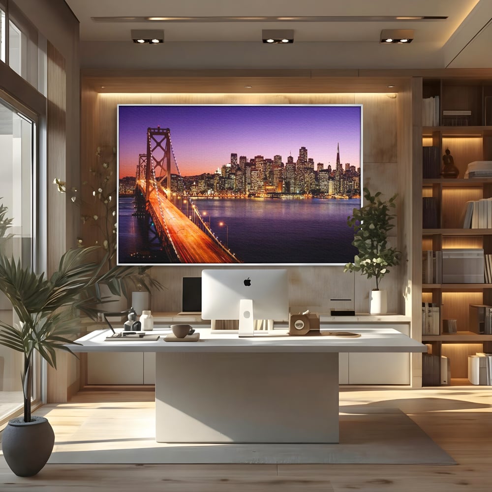 Tablou canvas cu tablou canvas cu podul si orasul san francisco noaptea, in rama de aluminiu argintiu, pe perete intr-un birou